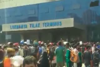 Huge crowd of migrant workers arrive at Lokmanya Tilak Terminus (LTT) in Kurla