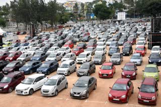 Base effect pushes March passenger vehicle sales higher: SIAM