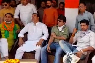 bollywood actors campaign in election  panchayay election in ghaziabad  ghaziabad panchayat election  गाजियाबाद में पंचायत चुनाव  रालोद जिला पंचायत प्रत्याशी योगेश कुमार