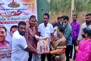 GP President distributes grocery-kit