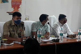 Deputy Commissioner reprimands officers for slow pace in vaccination in sahibganj