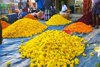 Flower rates high  தோவாளை மலர் சந்தை  குமரியில் பூக்கள் விலை கடும் உயர்வு  பூக்கள் விலை  பூக்கள் விலை கடும் உயர்வு  Flower Price Hike In Kanniykumari  Flower Price