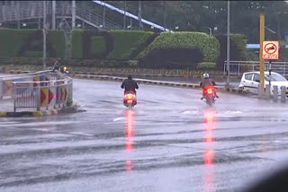 ഹൈദരാബാദിൽ മഴ  Heavy rain at several places in Hyderabad  മഴ  ഹൈദരാബാദ്  ഹൈദരാബാദ് മുനിസിപ്പൽ കോർപ്പറേഷൻ  ദുരന്ത പ്രതികരണ സേന