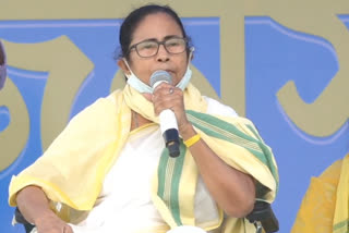 bengal election 2021_mamata banerjee meet family members of five deceased voter of shitalkuchi at mathabhanga