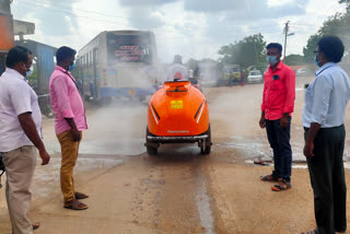 கமுதியில் நவீன ராட்சத இயந்திரம் மூலம் கிருமிநாசினி தெளிப்பு