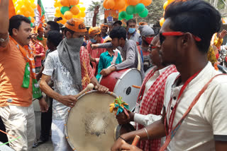 ডঙ্কার তালে মাতলেন বিজেপি কর্মীরা