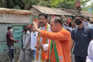 last moment campaign of kamarhati bjp candidate raju banerjee