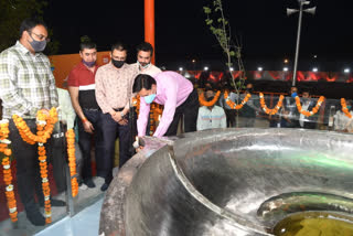 haridwar mahakumbh 2021  worlds largest lamp dedicated to corona warriors  worlds largest lamp  haridwar largest lamp Inaugurated  മഹാകുമ്പമേള  ഹരിദ്വാർ  ഏറ്റവും വലിയ എണ്ണവിളക്ക്