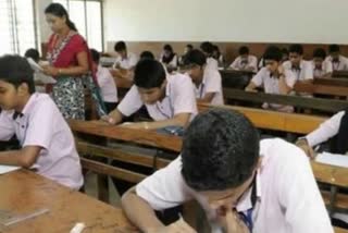 CBSE 10वीं की बोर्ड परीक्षा रद्द, 12वीं की बोर्ड परीक्षाएं टाली गईं.