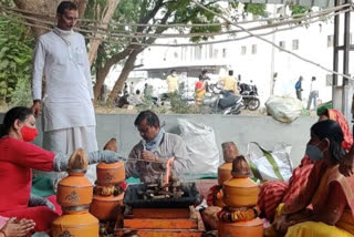 આર્ય સમાજે સ્મશાનગૃહ અને કોવિડ હોસ્પિટલમાં કર્યો હવન