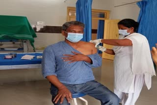 Bollywood actor adil husen got corona vaccine in anegondi