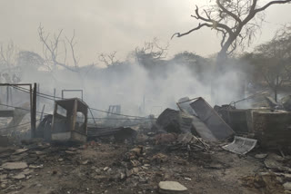 دہلی کے نورنگر میں آگ لگنے سے درجنوں آشیانے جل کرخاک