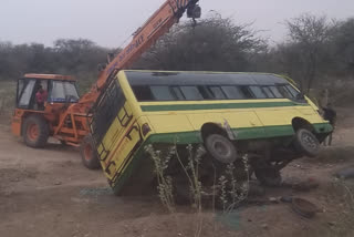 girl dies, bus overturns, accident in ajmer