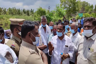 மின்சாரம் துண்டிப்பு  19-hour power outage Farmers block the road in thiruvallur  power outage  power outage Farmers block the road  Farmers block the road  விவசாயிகள் சாலை மறியல்  திருவள்ளூரில் விவசாயிகள் சாலை மறியல்  திருவள்ளூரில் மின்சாரம் துண்டிப்பு