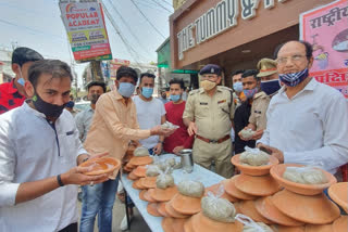 jan seva team distributed clay pots and mask for public in bareilly