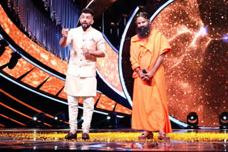 Idol in the presence of Baba Ramdev