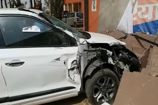 Road accident occurred outside Mundkati police station on National Highway-19