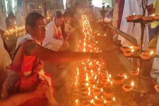 devotees-are-gathering-in-dhekiakhowa-namghar