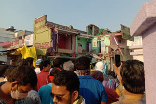 60-yr old building collapses in Amravati