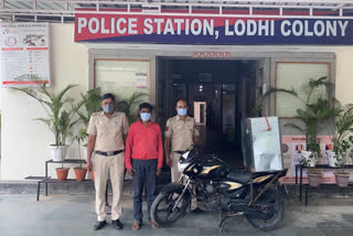 lodhi colony liquor smuggler arrest