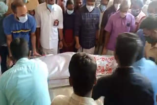 അഭിമന്യുവിന്‍റെ മൃതദേഹം സംസ്‌കരിച്ചു  അഭിമന്യു  അഭിമന്യു സംസ്‌കാരം  വള്ളികുന്നം  അഭിമന്യു വധം  Abhimanyu body cremated  Abhimanyu body cremation  Abhimanyu  Abhimanyu murder