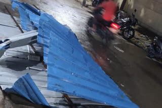 woman died after a tin shade fell down in palam village