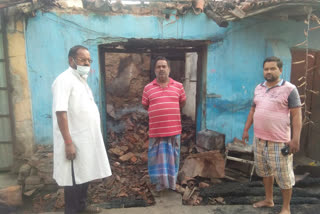 grocery store and house caught fire in giridih