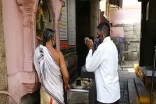 people following covid rules in chamundi betta