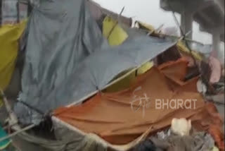 Rains, winds uproot farmer tents at Tikri border