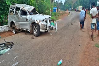 Car over turned in Karwar two died Five Injured