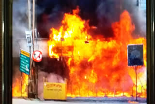 डोंबिवलीत कपड्यांच्या दुकानांना भीषण आग