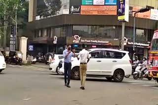 man who  disruption to traffic police dut y detained in mangalore