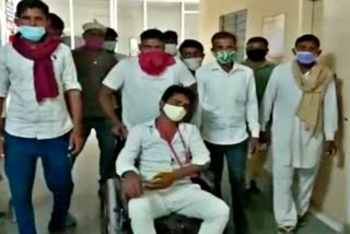 हनुमानगढ़ न्यूज  वीकेंड कर्फ्यू  मनरेगा मजदूरों पर पुलिस ने बरसाई लाठियां  मनरेगा मजदूर  MNREGA workers  Hanumangarh News  Weekend curfew  Police showers sticks on MNREGA laborers