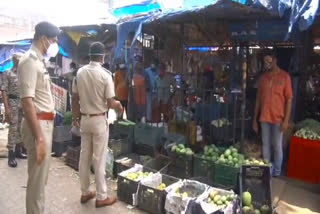 covid restriction news  covid restrictions in alua market  alua market news  ernakulam covid news  കൊവിഡ് വാര്‍ത്തകള്‍  ആലുവ മാര്‍ക്കറ്റ്  എറണാകുളം കൊവിഡ്