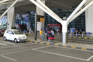 domestic flight passenger at igi airport