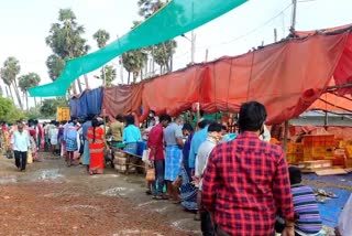 no social distancing in kanchipuram fish market