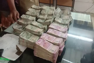 Three arrested for trying to smuggle money in train  smuggle Rs one crore in train in kollam  പാലരുവി എക്സ്പ്രസ് ട്രയിനിൽ കള്ളപ്പണം പിടികൂടി