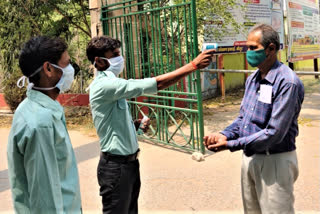 Deputation of employees from Health Department on Collectorate Gate of Kaimur