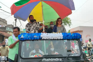 bengal election 2021 Road show of mp Shatabdi Roy in Barabani in support of tmc candidate Bidhan Upadhyay