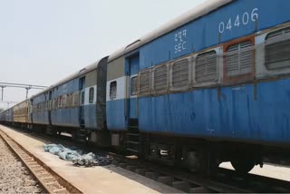 corona-isolation-coach-standing-in-marauda-railway-yard-at-durg