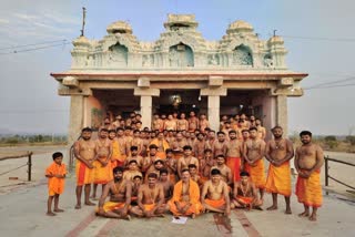 devotees wearing hanumamale