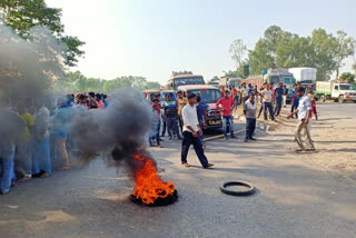 bjp workers block the national highway for trying to assassinate BJP candidate in malda