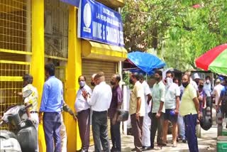 People queue up outside a liquor shop in Delhi within minutes after Lockdown announced