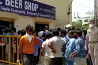 New Delhi: People flock liquor shops after lockdown announcement