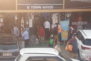 crowd-at-all-wine-shops-in-gurugram