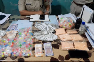 heroine seized with 1.5 lakh cash etv bharat news