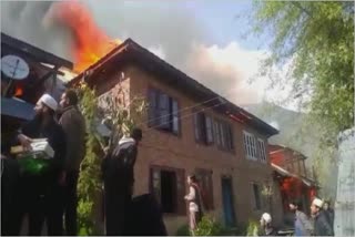 گاندربل: ولی لار علاقے میں آتشزدگی، تین مکان جل کر خاکستر