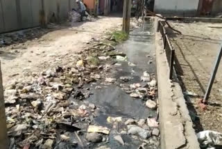 people facing problem due drain water in shahbad daairy