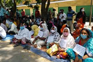 people of Nanur demanded to return home demonstration at office of the district magistrate