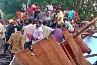 bear lorry turn over in tarikeri mchalli